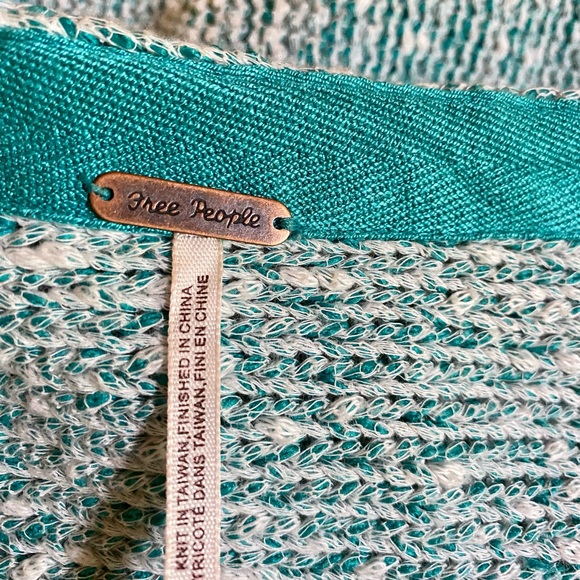 ⚜️Free People deep v-neck popcorn texture sweater⚜️ - Picture 6 of 13